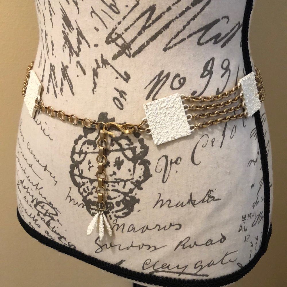 🌟Vintage Trifari nugget squares/4 rows chain claw petal crown drop belt